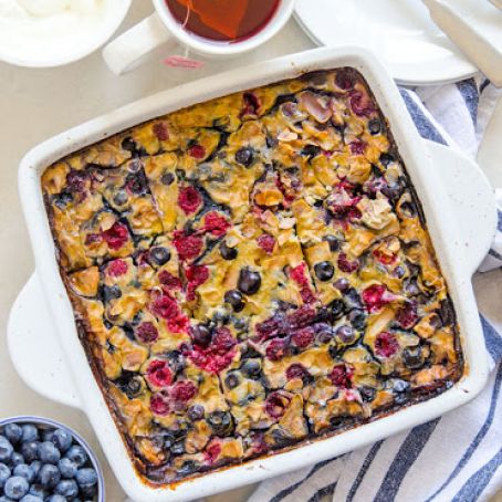 Berry Banana Quinoa and Oats Breakfast Bake