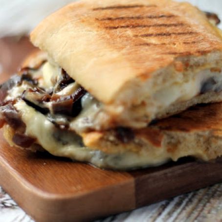 SMOKY CHEESE & CARAMELIZED ONION PANINI