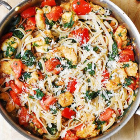 Shrimp, Tomato, and Spinach Pasta In Garlic Butter Sauce
