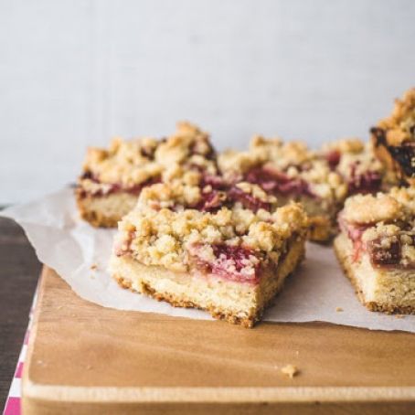 Strawberry-Rhubarb Streusel Bars