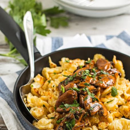 Jagerspatzle (German Dumplings with Mushrooms)