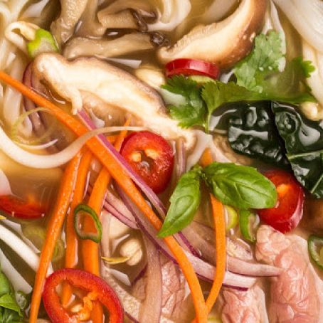 Detox Pho with Beef, Mushrooms, and Kale