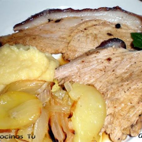 PIERNA DE PUERCO ASADA AL HORNO