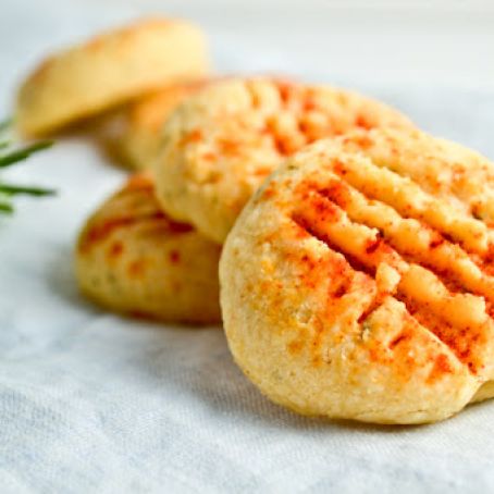 Cheddar Rosemary Rounds