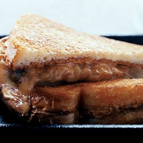 HOT PEANUT BUTTER & BANANA SAND