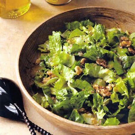 ESCAROLE AND WALNUT SALAD