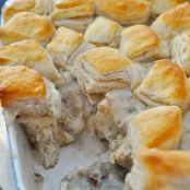Biscuit and gravy casserole