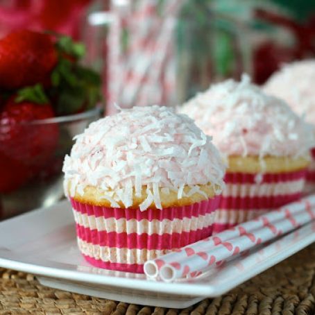 Strawberry Colada Cupcakes