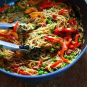 STIR FRIED SINGAPORE NOODLES WITH GARLIC GINGER SAUCE