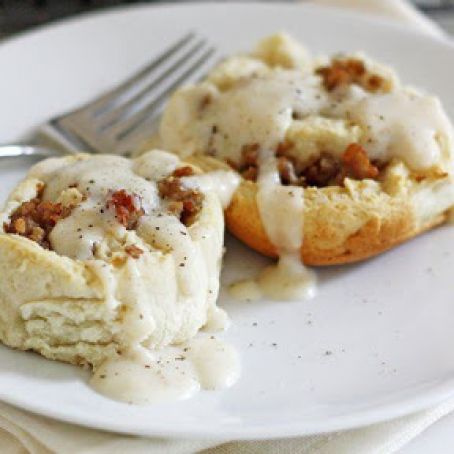 Bisquick Biscuits and Gravy Rolls