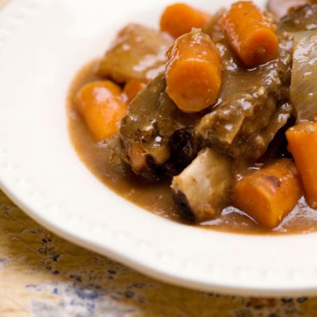 Slow Cooked Short Ribs with Carrots and Apples