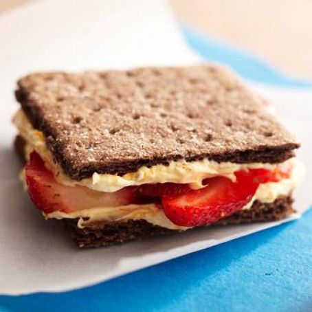 Strawberry-Chocolate Graham Sandwich