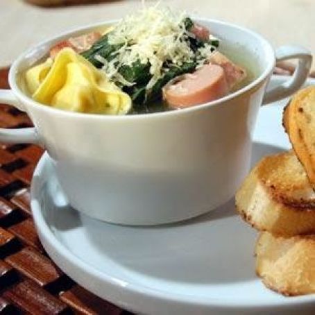 Sopa de salchicha con espinaca