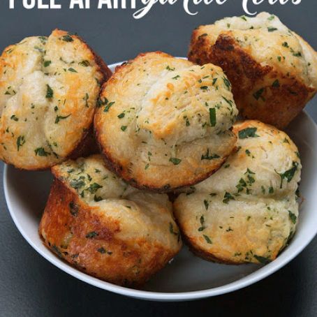 Pull-Apart Garlic Dinner Rolls