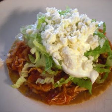 TOSTADAS DE TINGA Y PATA DE RES