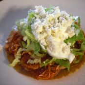 TOSTADAS DE TINGA Y PATA DE RES