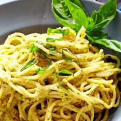 Raw Summer Tomato Sauce for Pastas