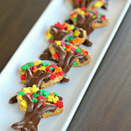 Thanksgiving Caramel Pretzel Trees
