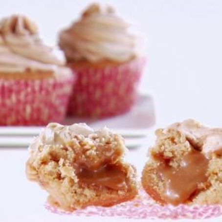 Peanut Butter Cupcakes with Swirled Peanut Butter Frosting