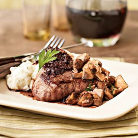 Pan-Seared Filet Mignon with Cabernet Sauce