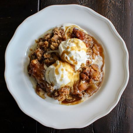 Vanilla Apple Crisp with Caramel Sauce