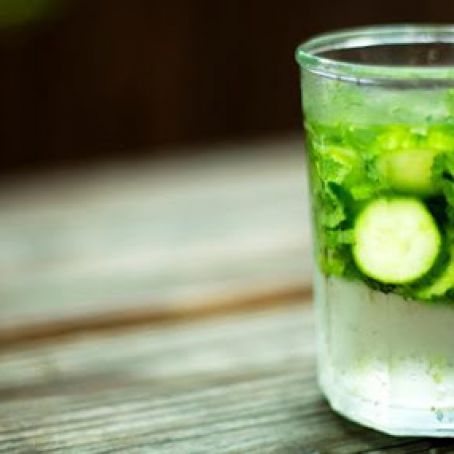 Refreshing Cucumber Detox Drink