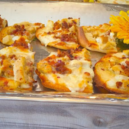 Chicken Carbonara Flatbread Pizzas - JS