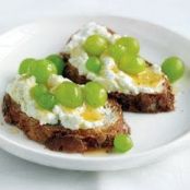 Toast With Ricotta and Grapes