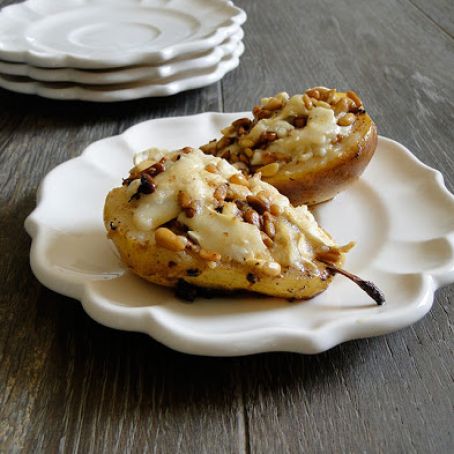Roasted pears with goat cheese & pine nuts
