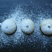 Greek Christmas Cookies (Kourambiedes)