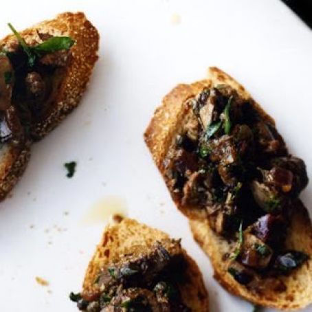 CHICKEN LIVER CROSTINI