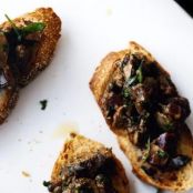 CHICKEN LIVER CROSTINI