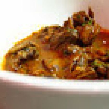 SLOW COOKER BEEF GOULASH