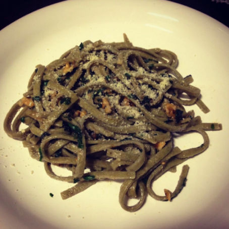 Fideos Verdes Salteados al Pesto