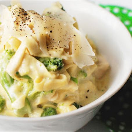 Slow Cooker Chicken Fettuccine Alfredo