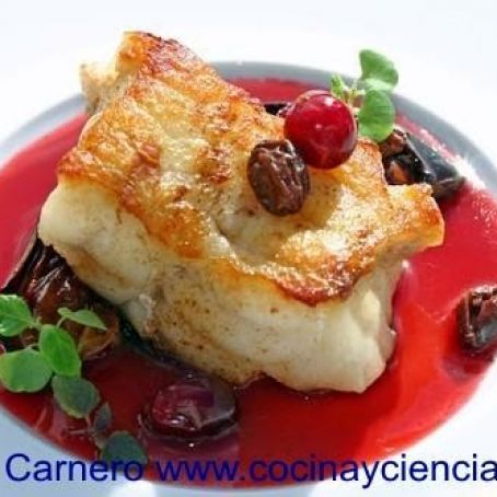 MERLUZA NEGRA CON VINO Y UVAS