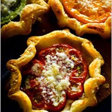 MULTICOLORED TOMATO TARTLETS