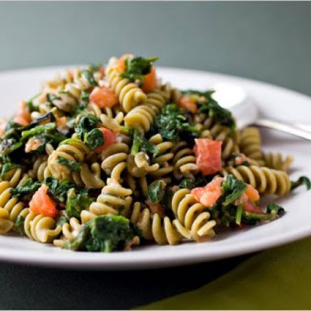 PASTA w/TOMATOES, SPINACH & GOAT CHEESE
