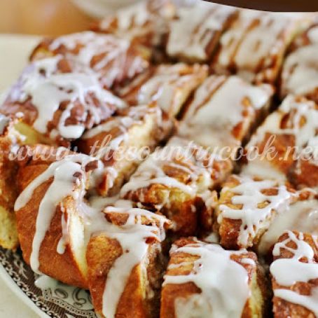 CINNAMON ROLL PULL-APART