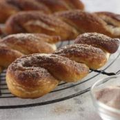 Cinnamon Pretzel Twists