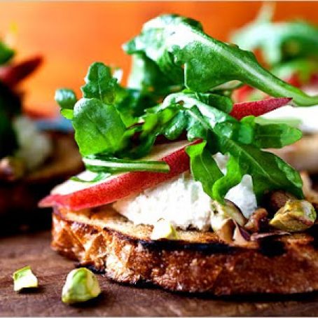 RICOTTA & PEACH CROSTINI w/PISTACHIOS