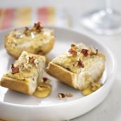 Caramelized Onion-and-Goat Cheese Bread