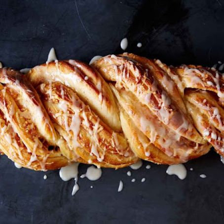 Cinnamon-Apple Twist Bread