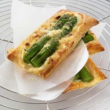 Asparagus pastry