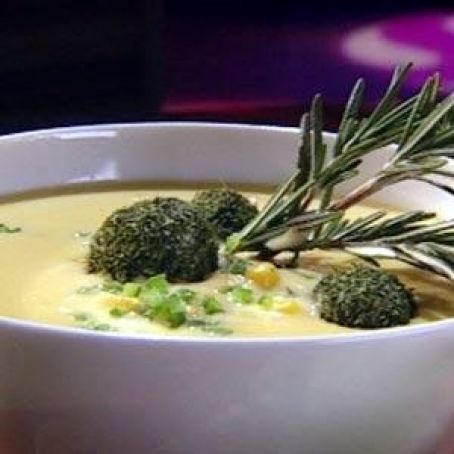 Crema de elote con bolitas de queso de cabra