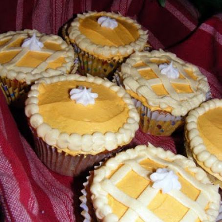 Pumpkin Pie Cupcake with Maple Cream Cheese Icing