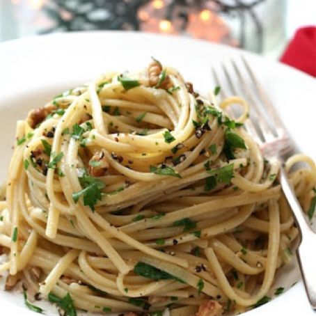 Neapolitan Christmas Eve Spaghetti with Walnuts (U Spaghetti’ Anatalina)
