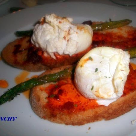 TOSTAS DE HUEVO MOLLET CON PIMENTON