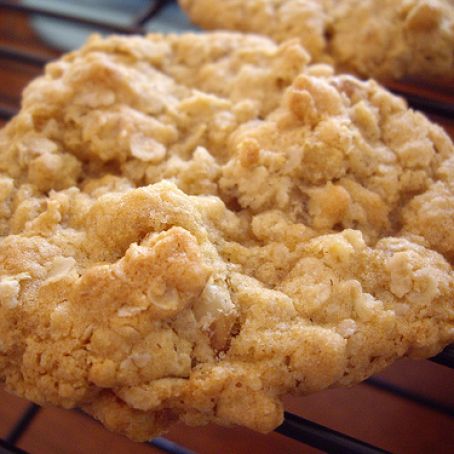 Crispy, Chewy Oatmeal Cookies