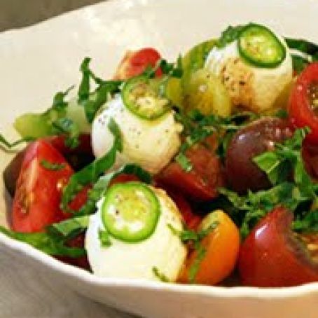 HEIRLOOM TOM & MOZZ SALAD w/CHILIS
